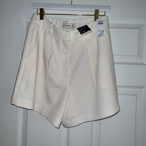 WHITE Sloane 4.5 shorts curve love